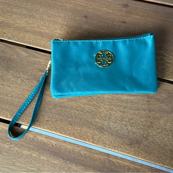 Tory Burch Handbags - Tory Burch Teal Nylon Wristlet with Gold Logo